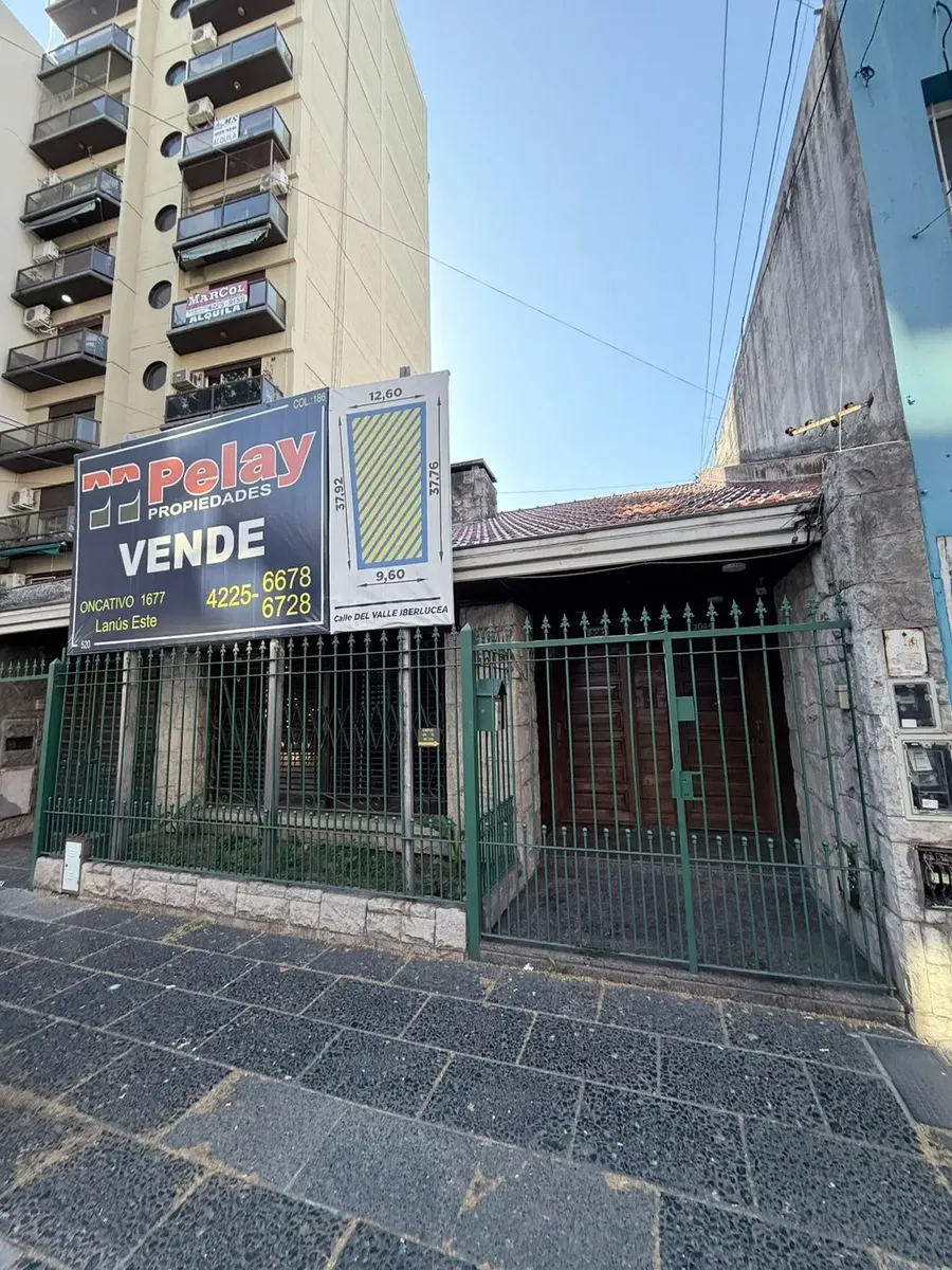 Apartamento tipo casa com 3 dormitórios em Lanús