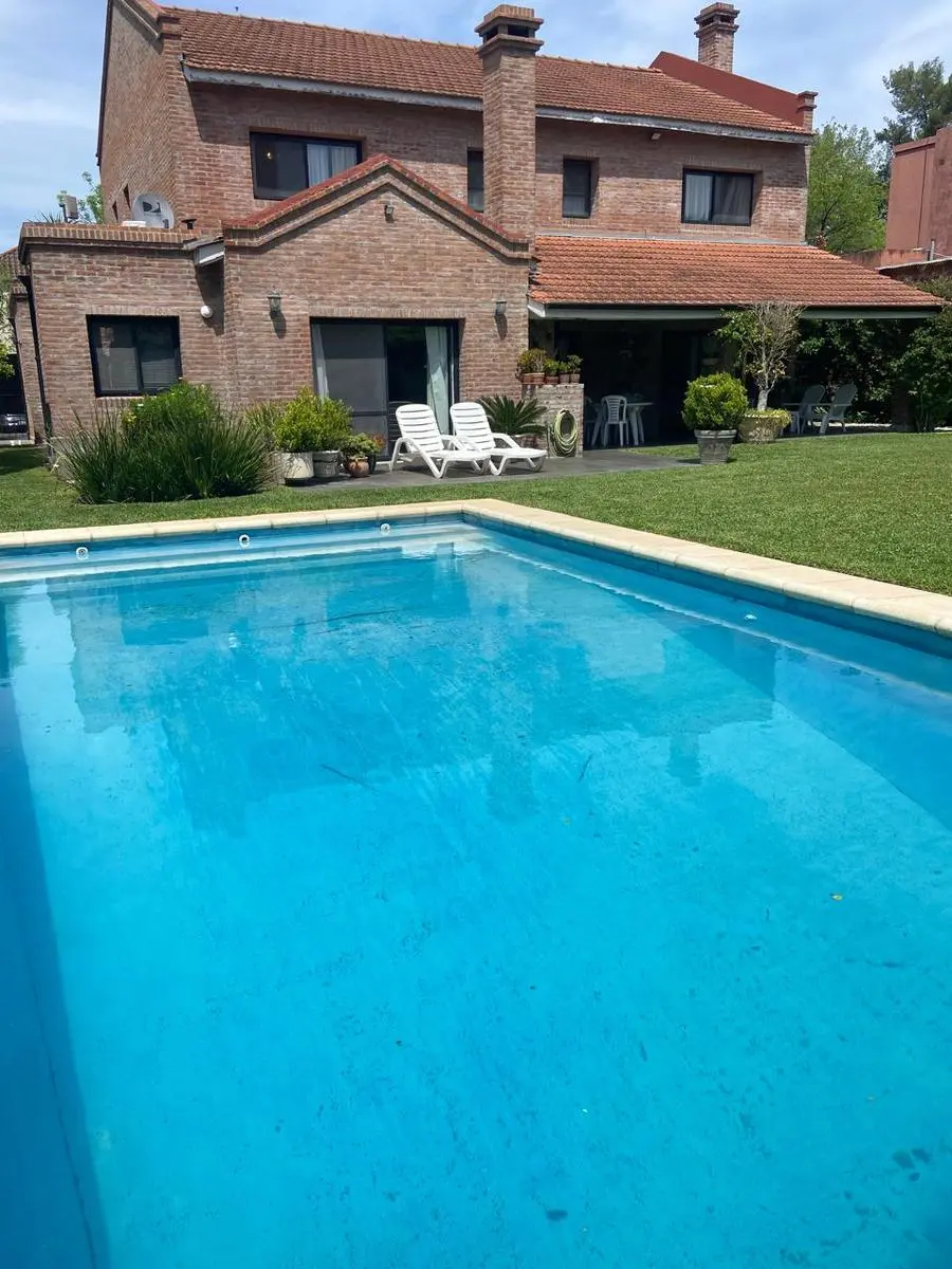 Four-bedroom apartment in Tigre with pool and garden