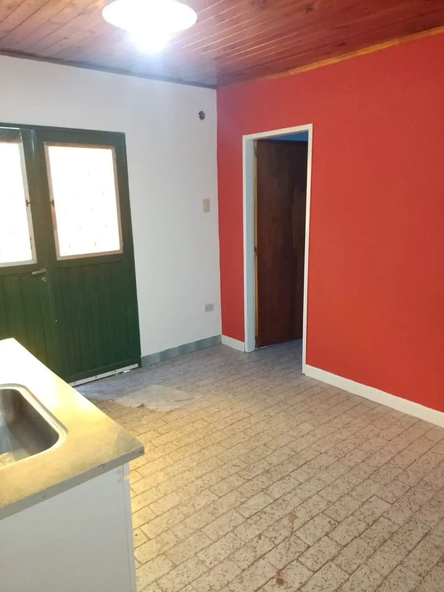 Apartamento de dois ambientes tipo PH interno em Lanús