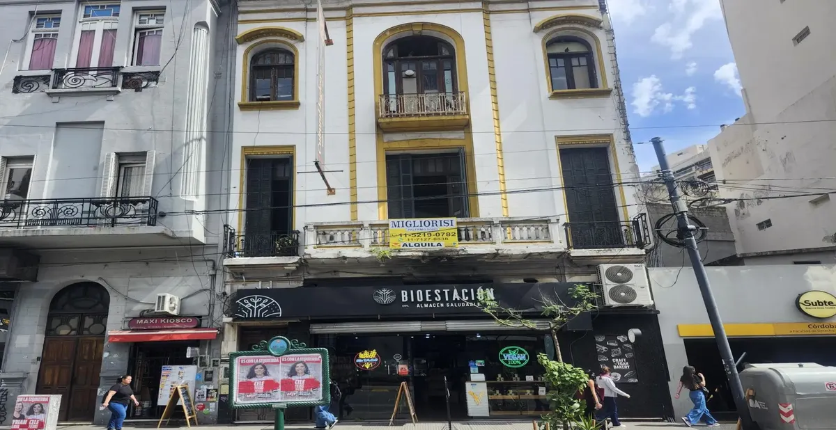 Квартира в формате дома с 7 комнатами в Balvanera