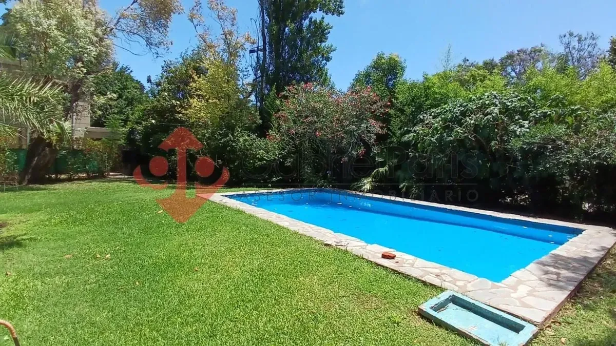 Casa de quatro ambientes em Parque Leloir, Ituzaingó