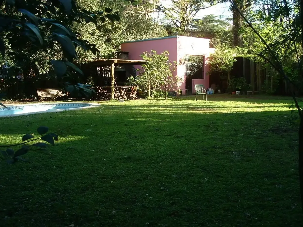 Alquiler temporario de casa 6 ambientes con piscina y quincho en Ituzaingó