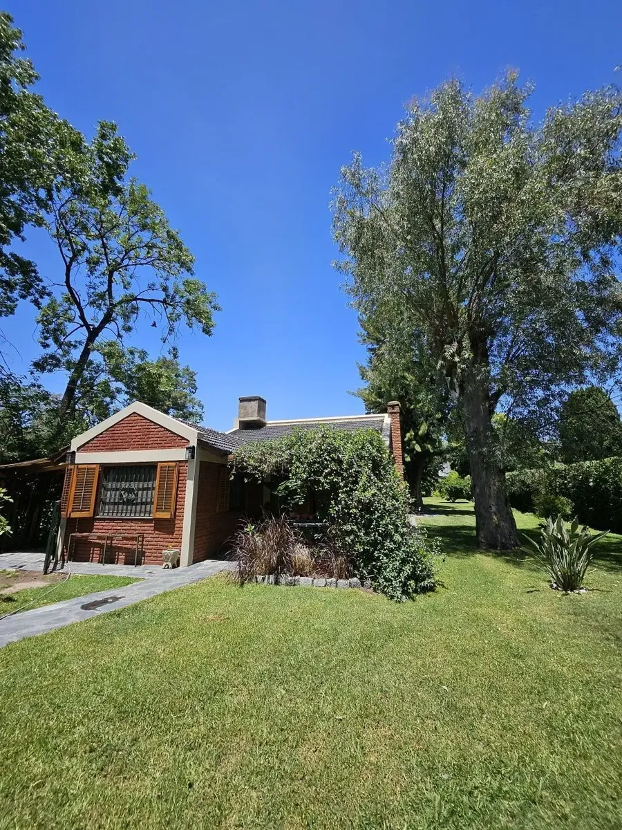 Casa de 3 dormitórios em aluguel por temporada em Parque Leloir, Ituzaingó