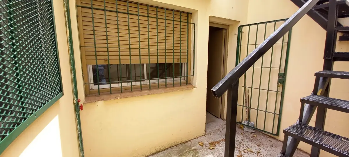 Kitnet PH com pátio e terraço em General San Martín