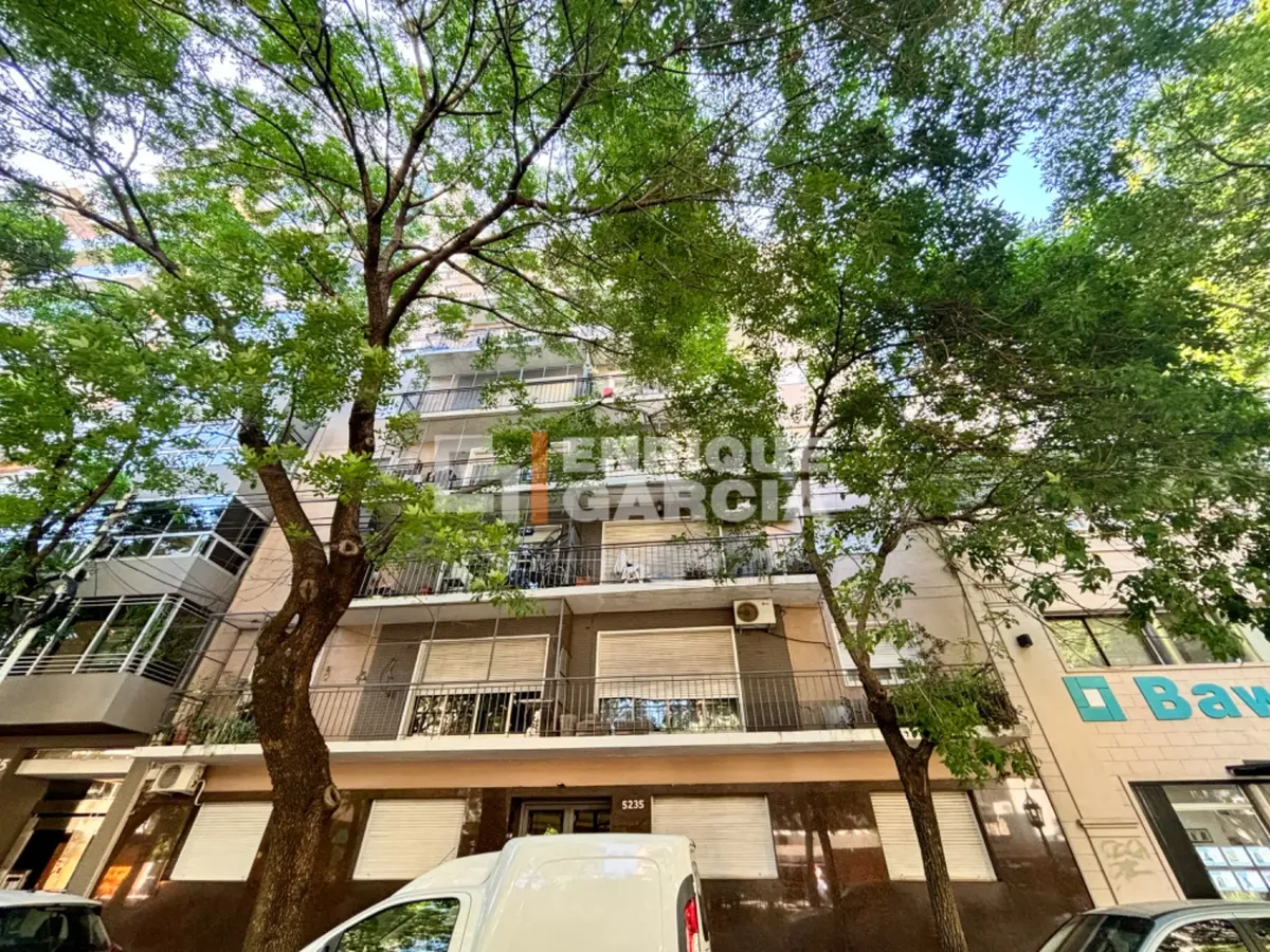 Departamento de 3 ambientes al frente con balcón corrido en Villa Urquiza