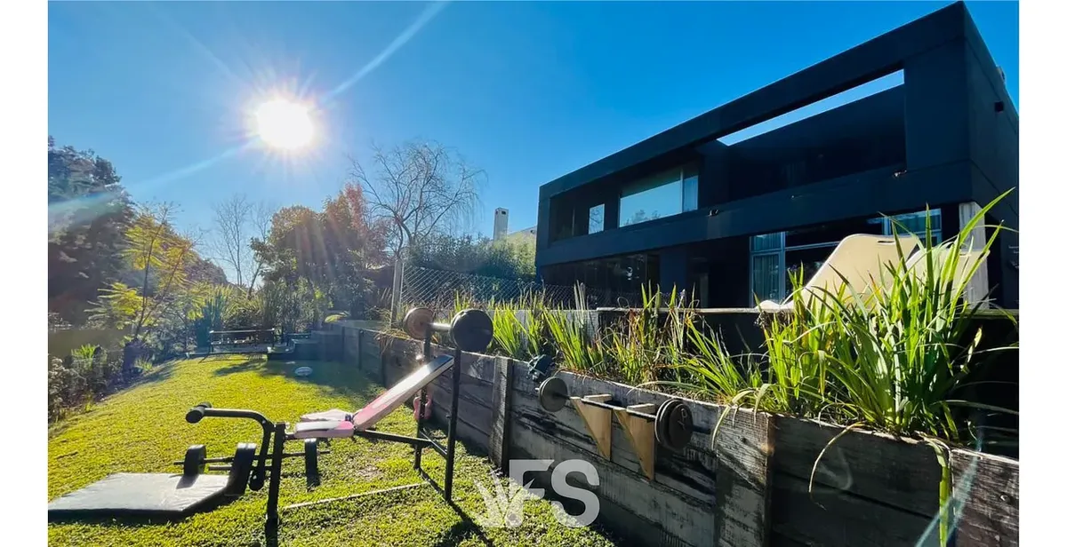 Four-bedroom apartment in Tigre with playroom and service area