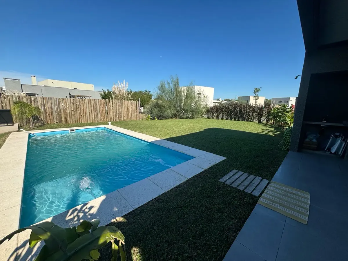 Дом с 3 спальнями в Santa Elena, Pilar del Este
