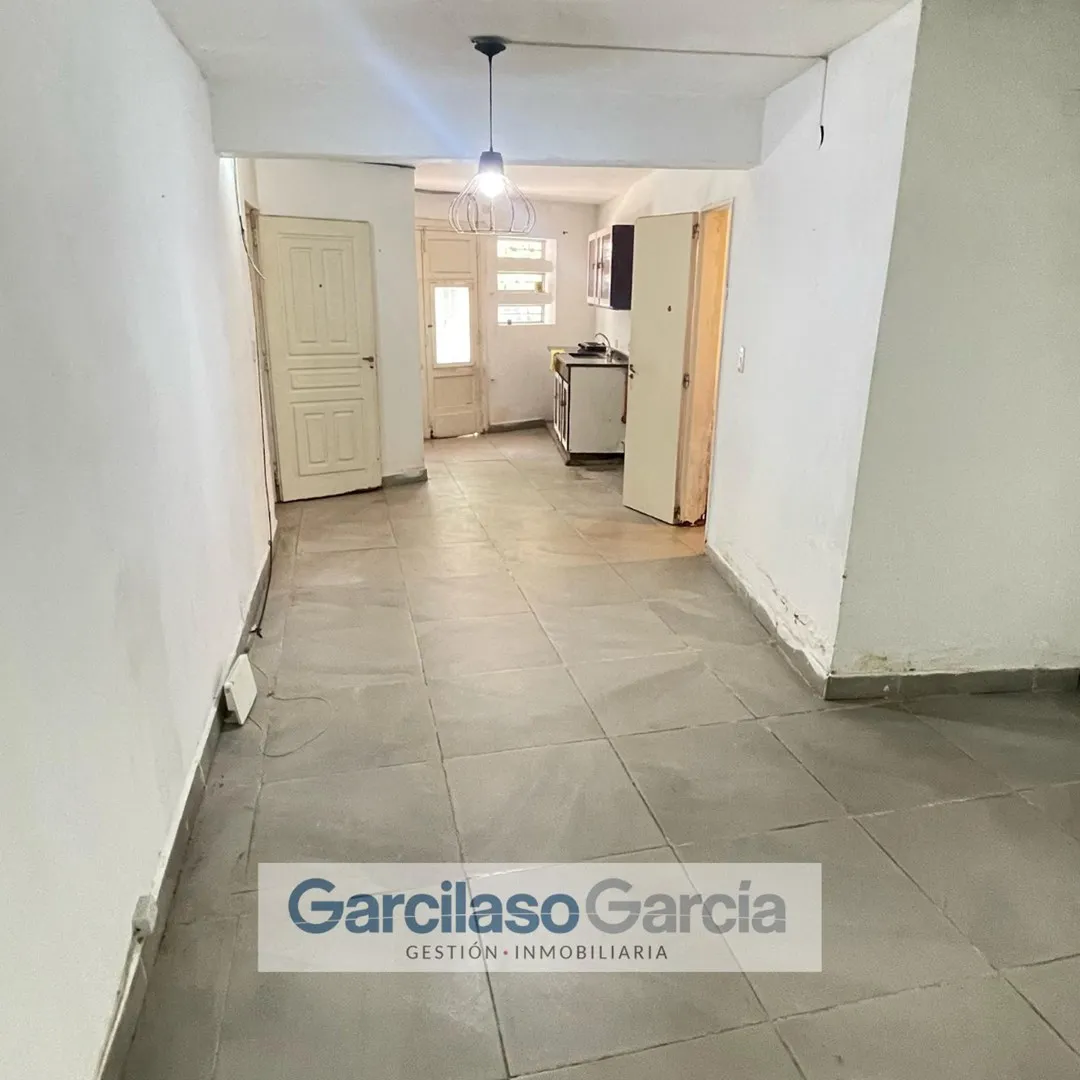 Kitnet para aluguel em Castelar, Morón