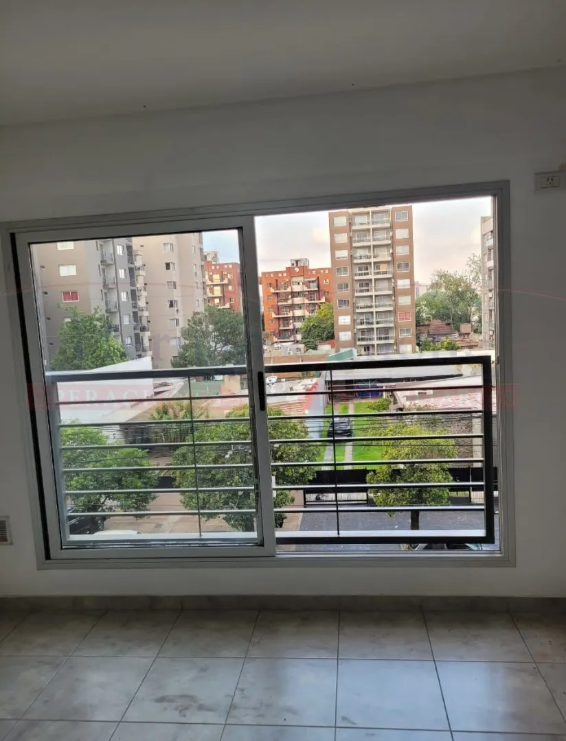 Departamento de 2 ambientes con cochera en Morón