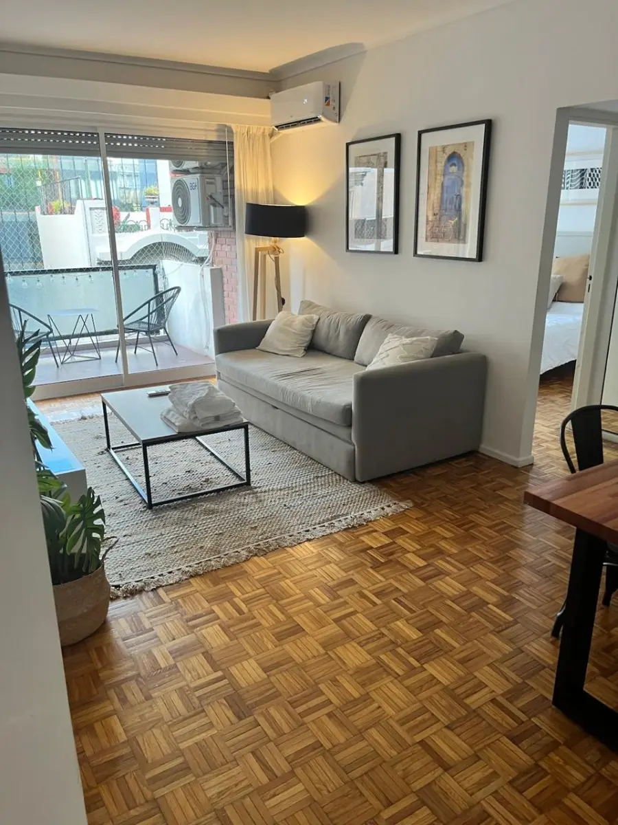 Apartamento de dois ambientes com varanda em Recoleta