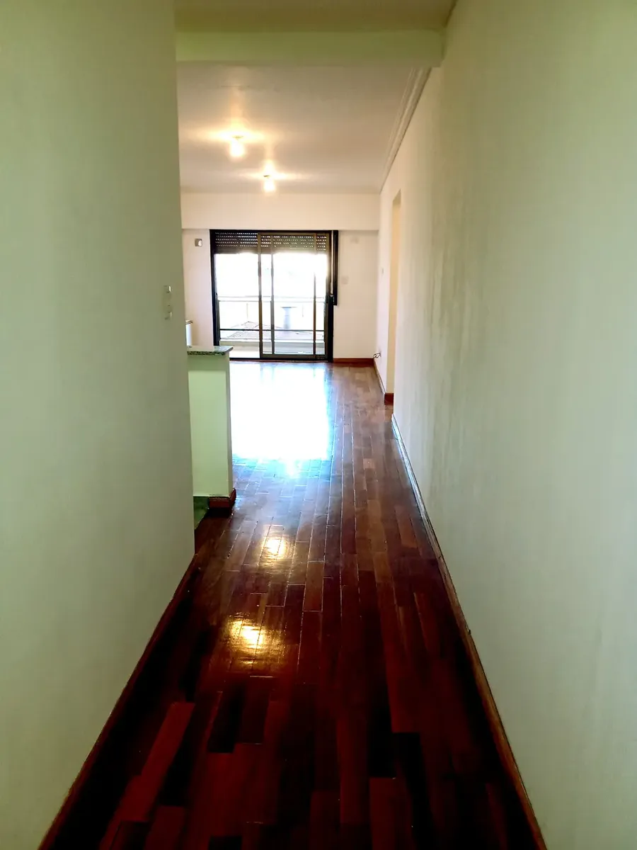 Квартира с 2 спальнями и балконом в Avellaneda