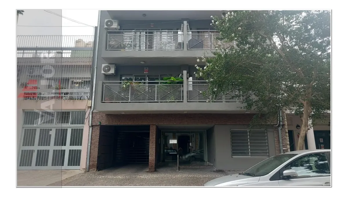 Квартира с балконом и парковочным местом в Villa Urquiza