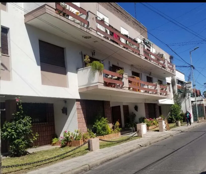Departamento de 3 ambientes al frente con balcón en Ramos Mejía