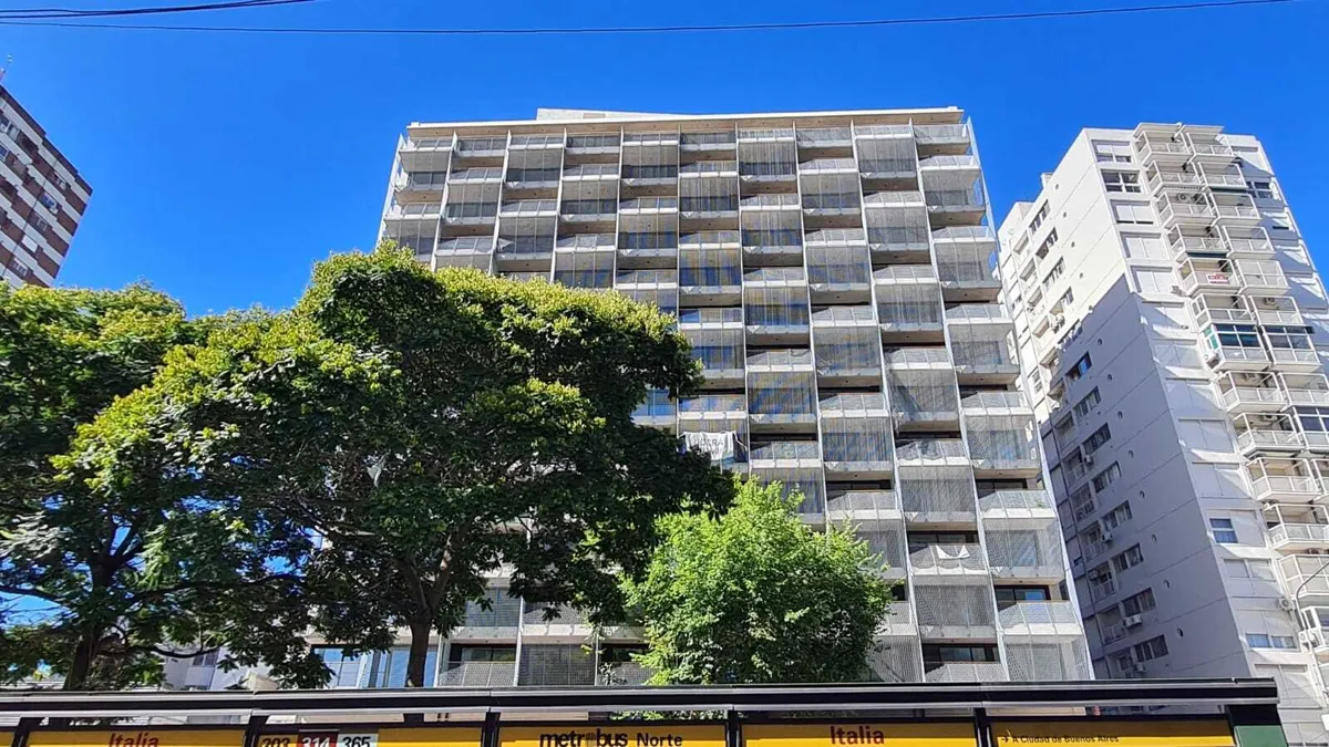 Monoambiente con balcón en Vicente López