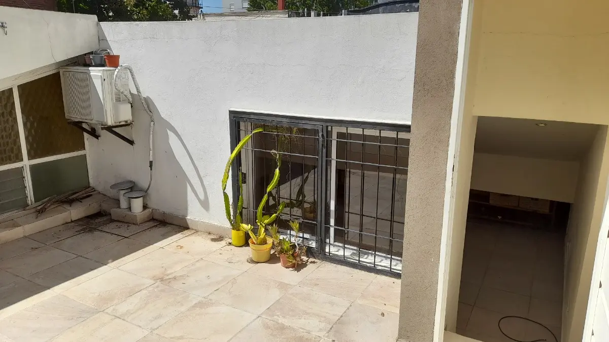 PH dúplex de 2 ambientes con patio y parrilla en Coghlan