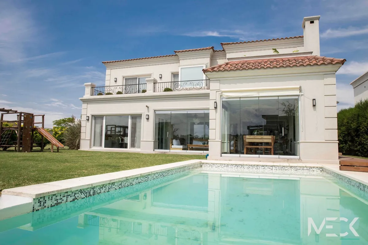 Casa mobiliada ao lago em El Golf Nordelta, em Lagos del Golf