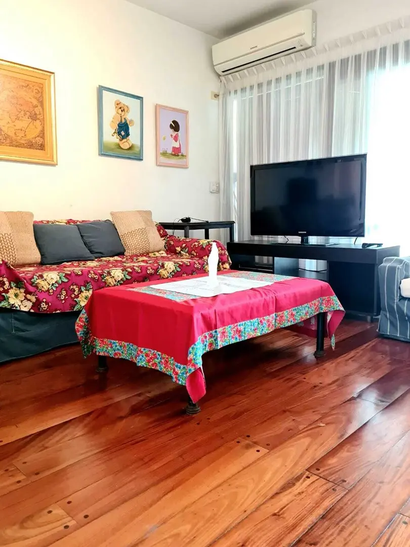 Two-bedroom apartment in Victoria