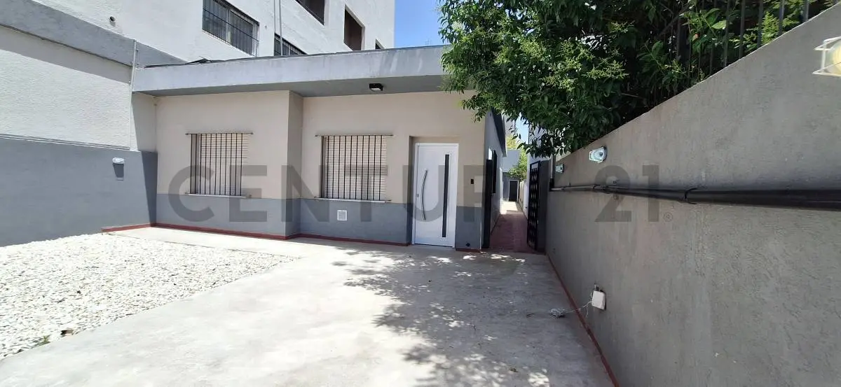 PH de 3 ambientes com 2 dormitórios em Ituzaingó