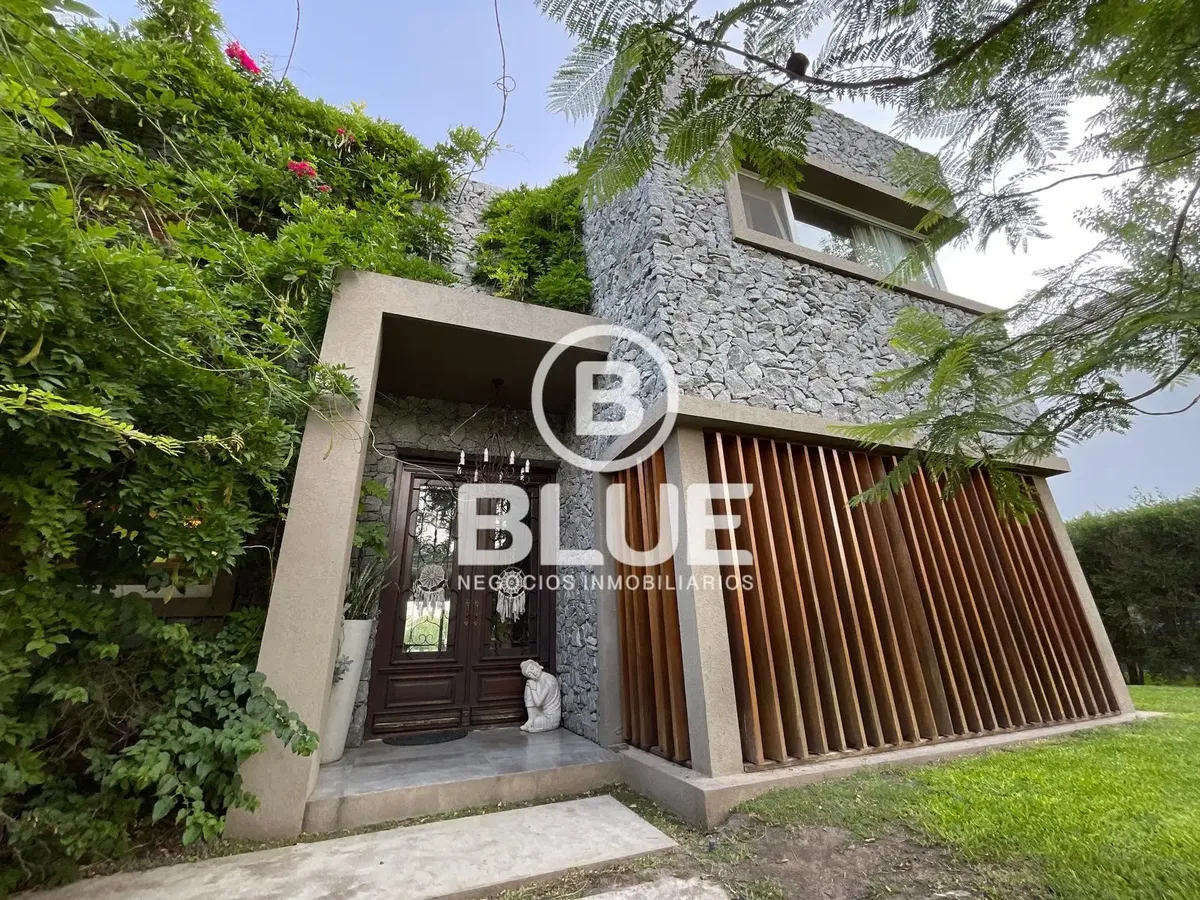 Four-bedroom house for annual rent in Esteban Echeverría