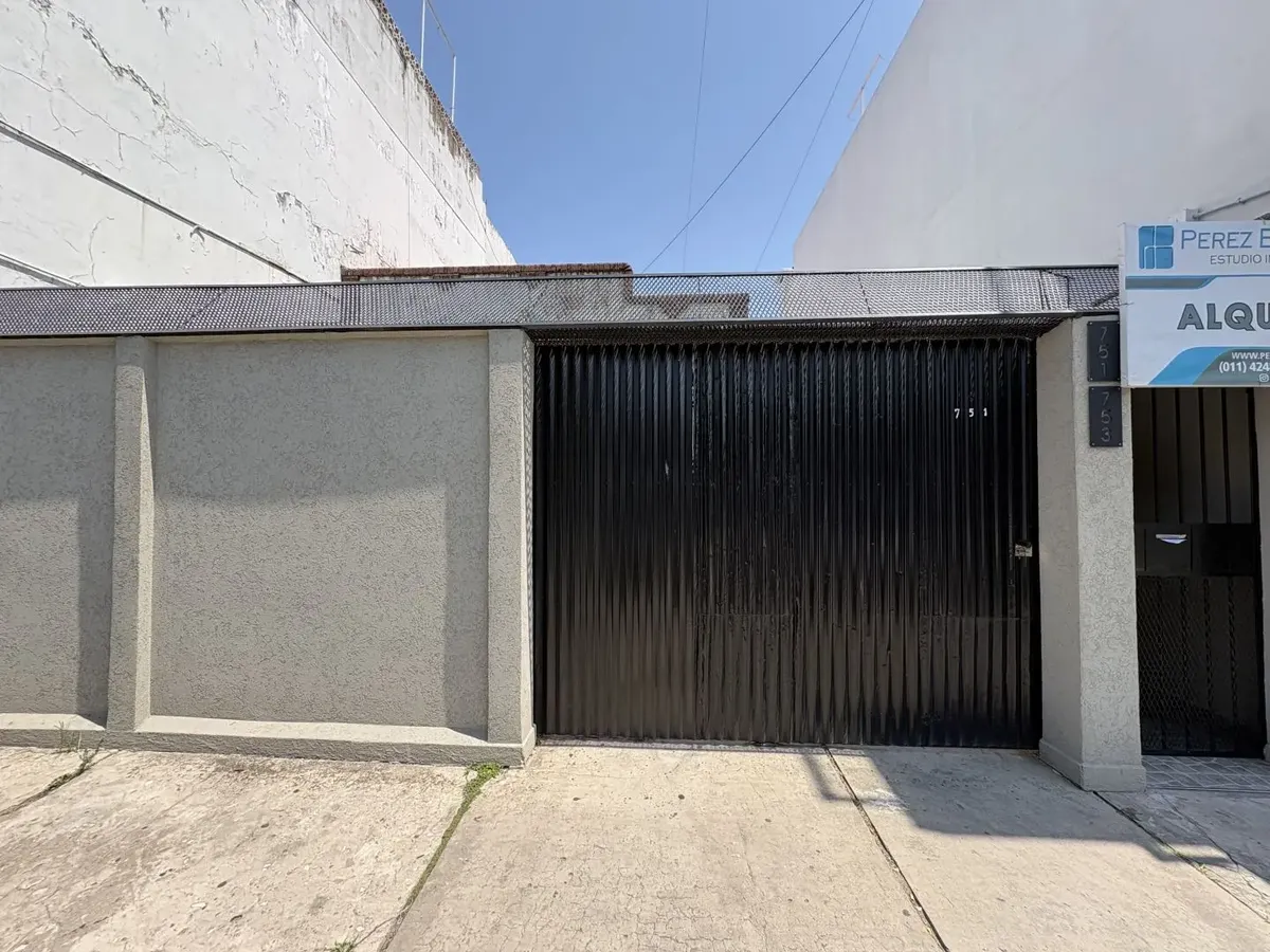 Apartamento duplex de dois ambientes novo com 1 dormitório e 2 banheiros em Lanús