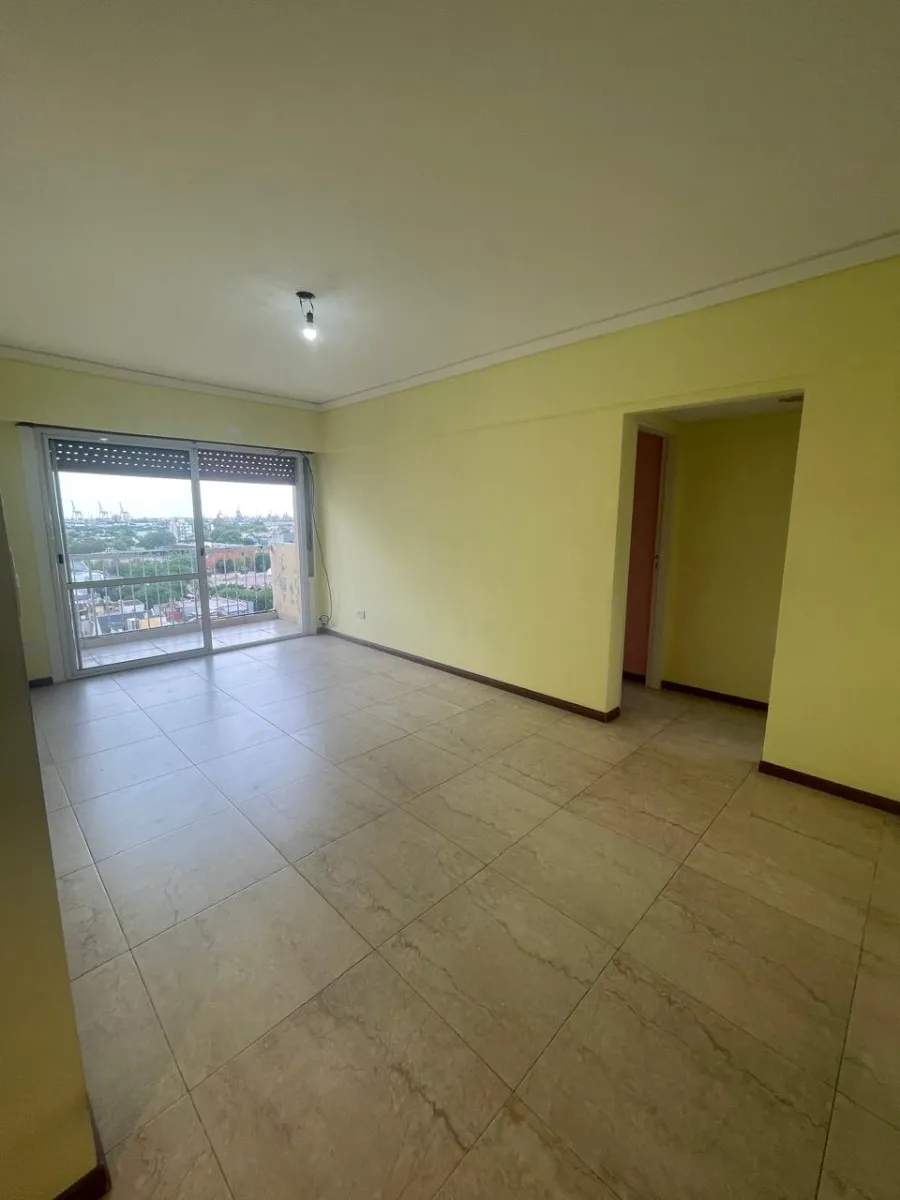 Departamento de 3 ambientes con balcón contrafrente en Barracas