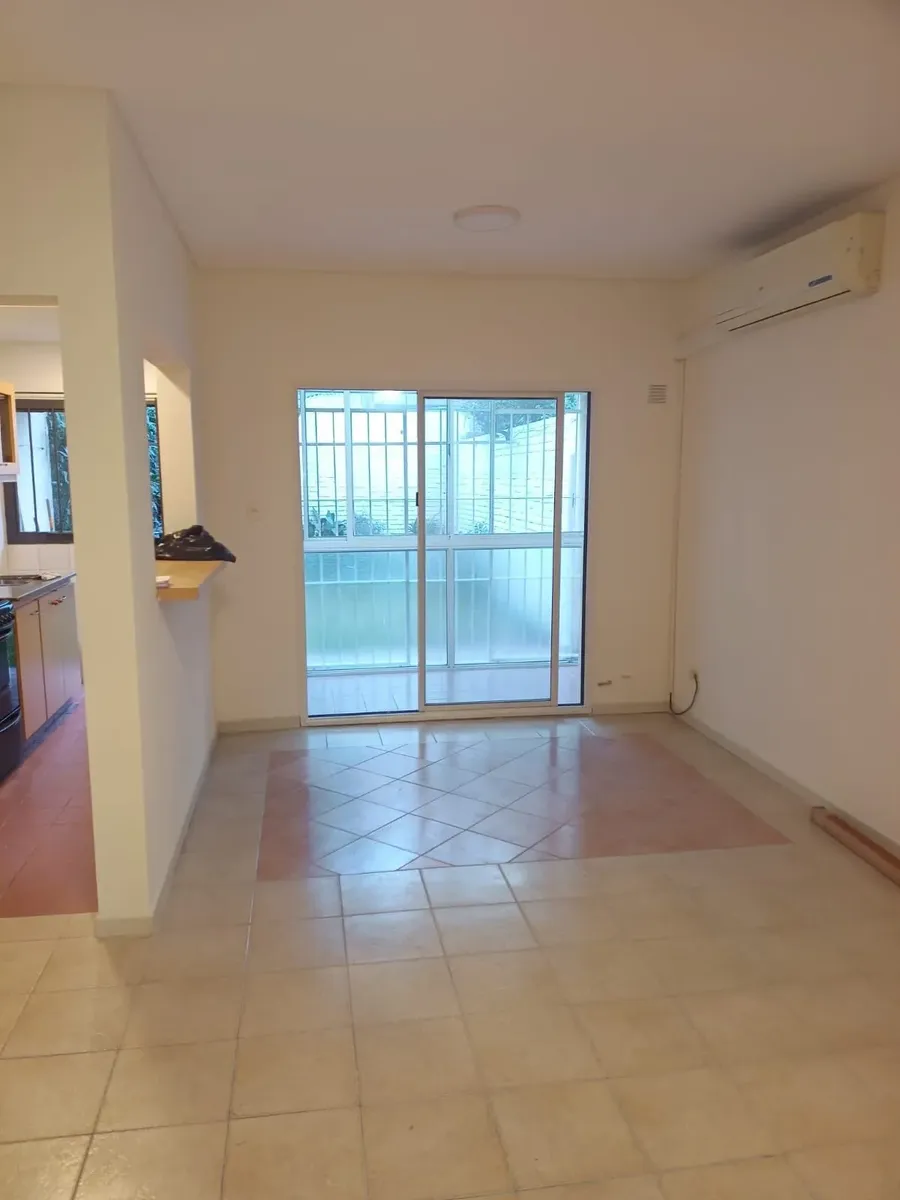 Departamento de 2 ambientes con patio y cochera en General San Martín