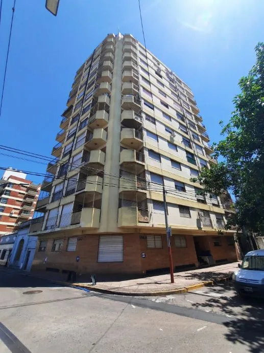 Departamento de 3 ambientes reciclado en Lanús Oeste