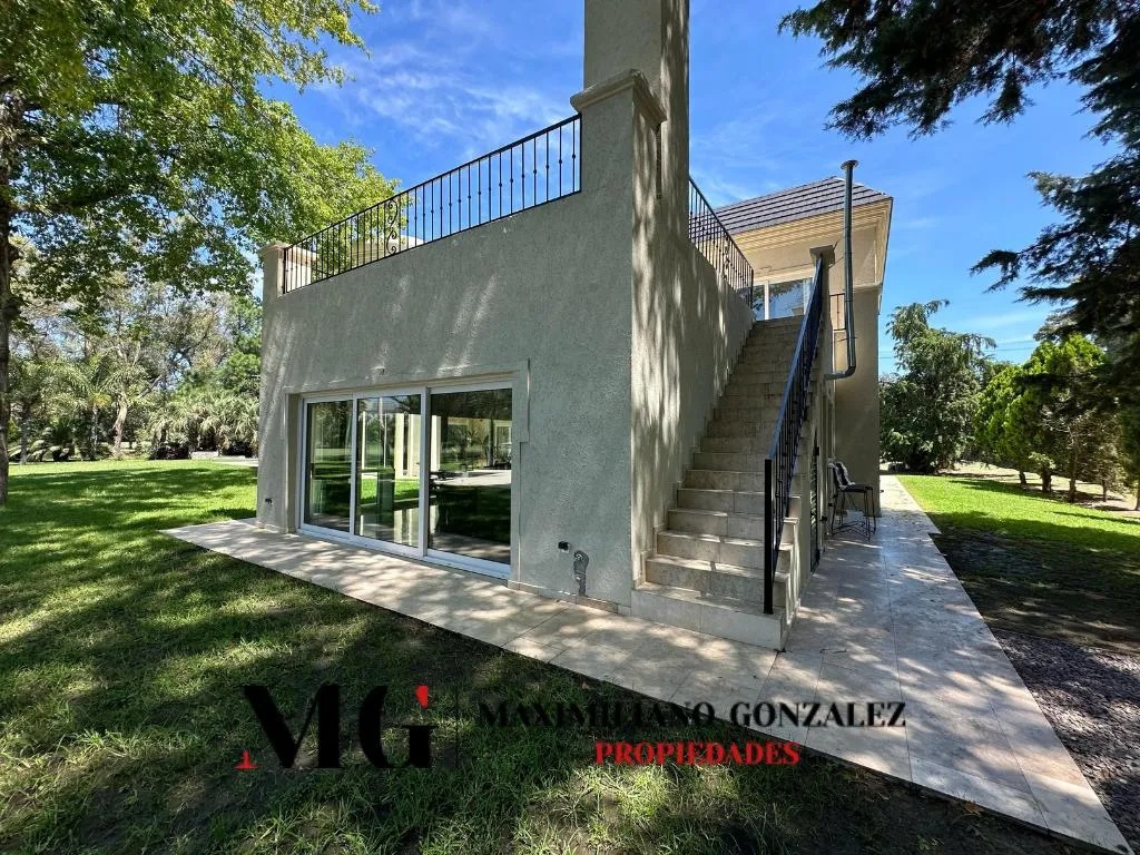 Six-bedroom house in private community Saint Thomas Este, Esteban Echeverría