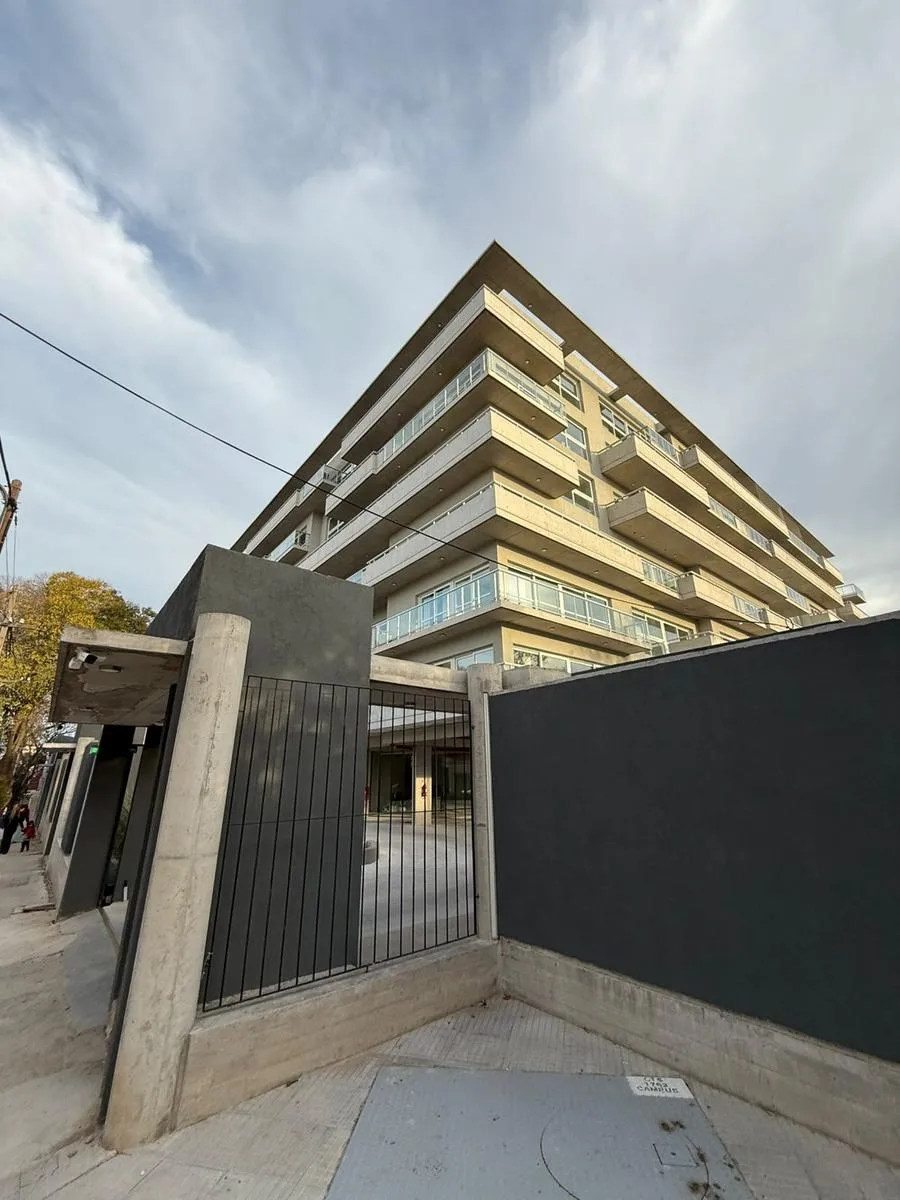 Departamento de 2 ambientes con balcón y cochera en Villa Martelli