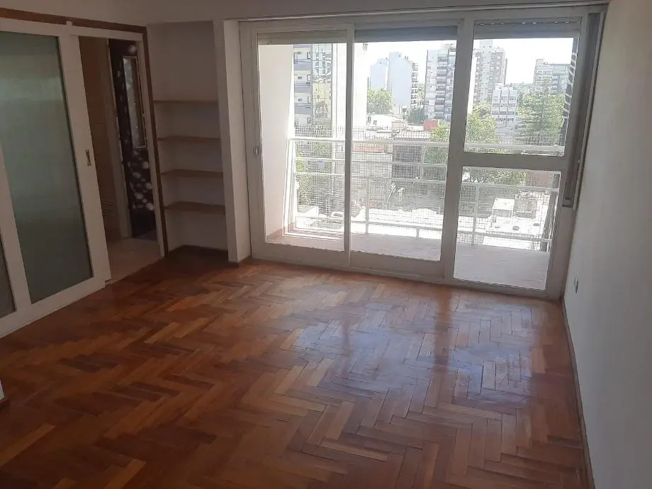 Departamento de 3 ambientes contrafrente con balcón en Ramos Mejía Sur