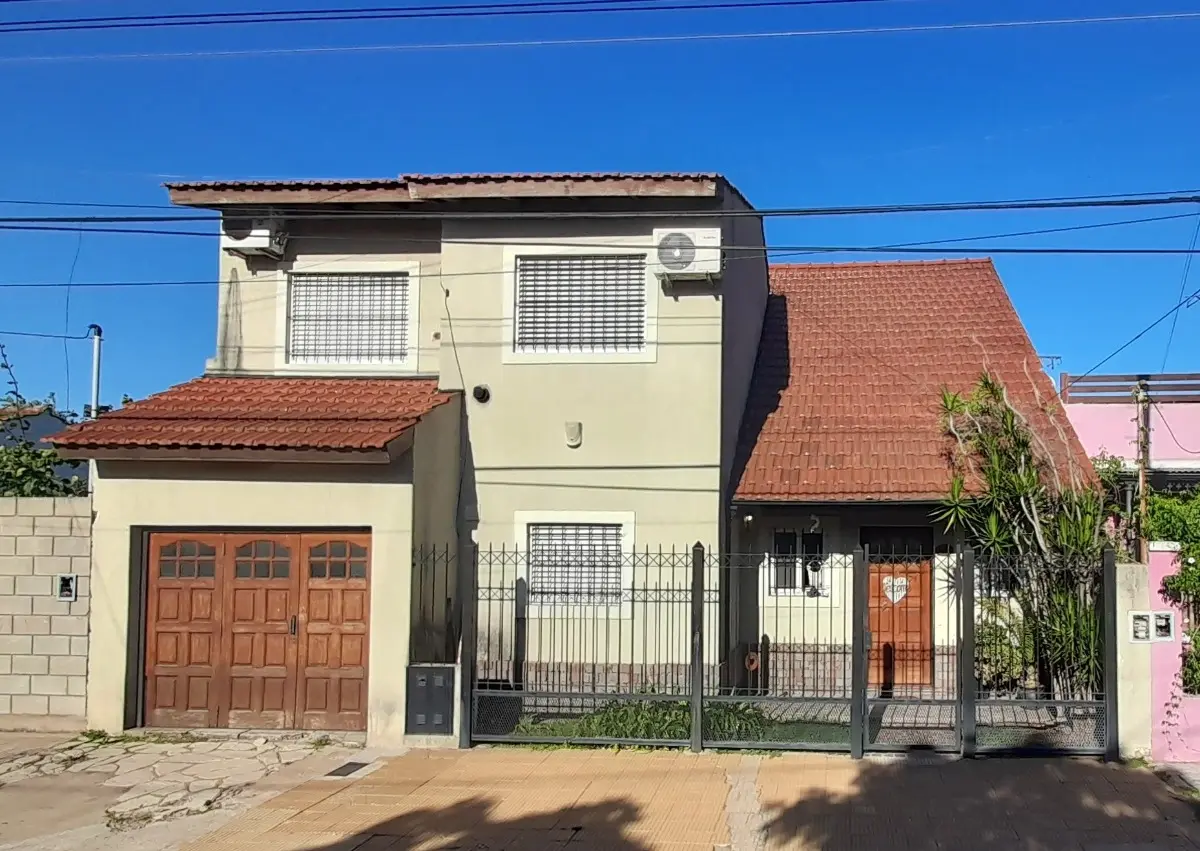 Chalet de 4 dormitorios sin muebles en Ituzaingó Norte