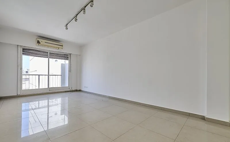 Apartamento de 3 ambientes reciclado com varanda em Recoleta