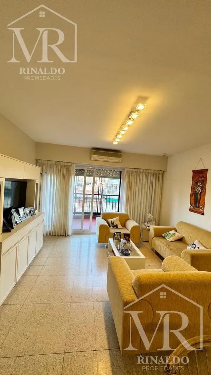 Departamento de 3 ambientes amoblado con balcón en Floresta