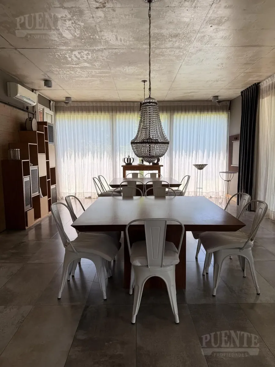 Casa de 5 dormitorios en Esteban Echeverría