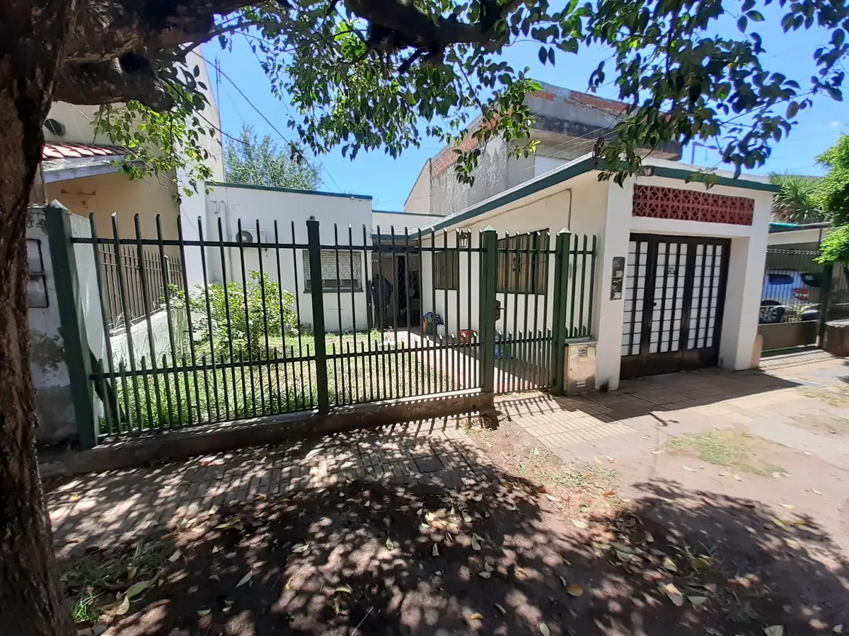 Ph Interno De 2 Ambientes Y Medio Con Patio Y Jardín