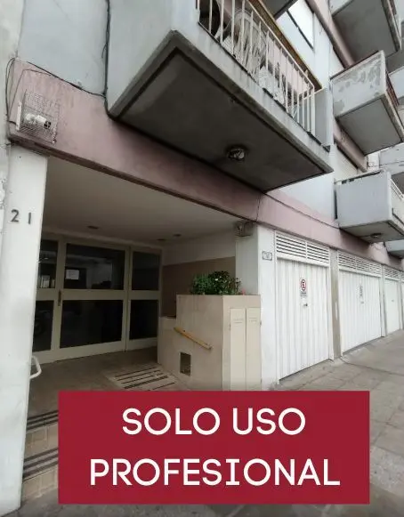 Kitnet com varanda na rua em La Matanza