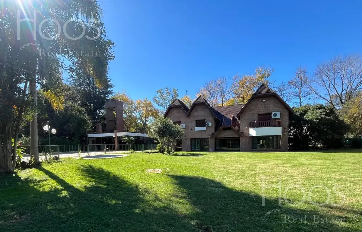 Casa de 5 ambientes com piscina e quincho em Ituzaingó