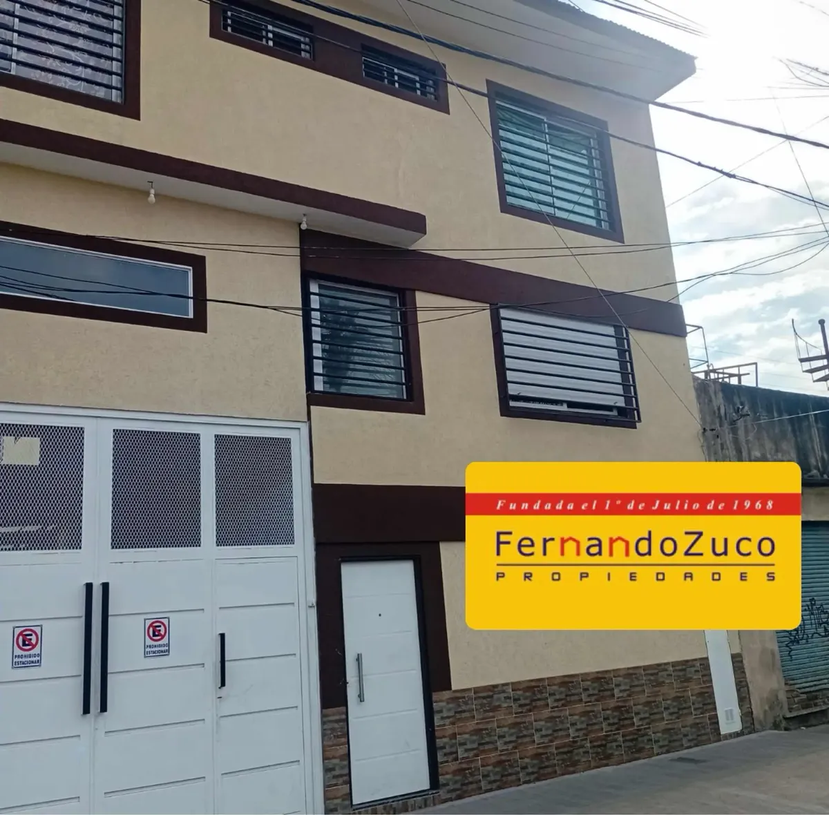 Apartamento de três ambientes novo no andar superior em Lanús Este