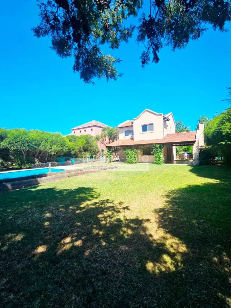 Casa para aluguel com 3 dormitórios em Santa Catalina