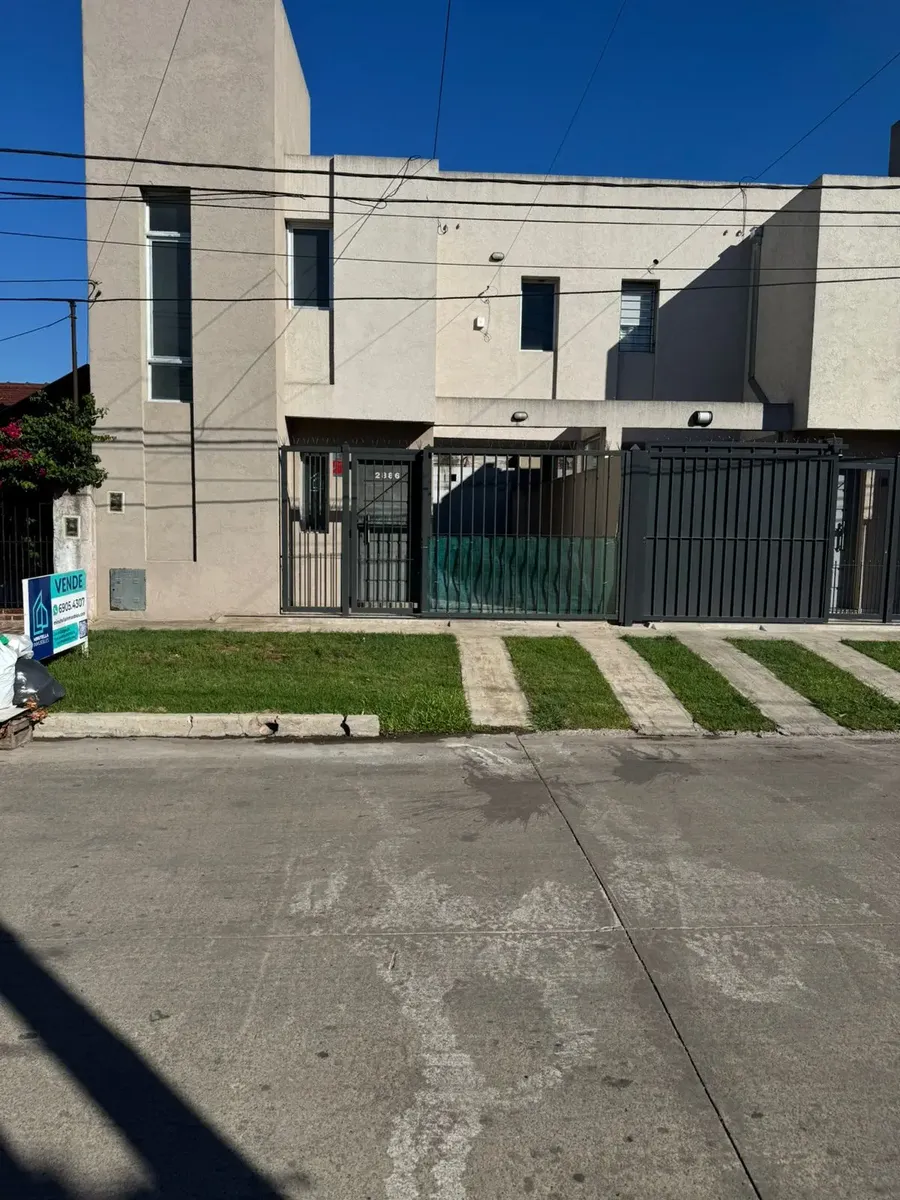 Apartamento duplex com 2 quartos em Ituzaingó