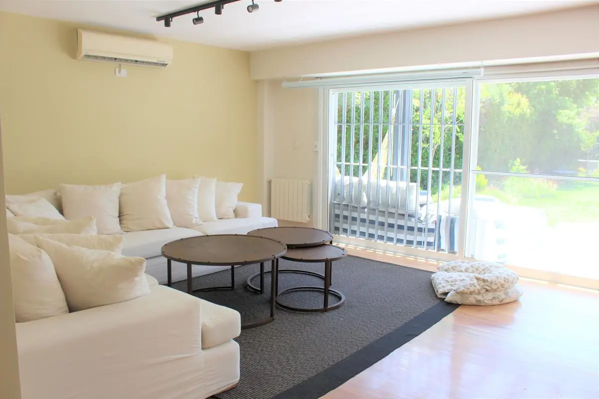 Renovated four-bedroom house with garden in Martínez