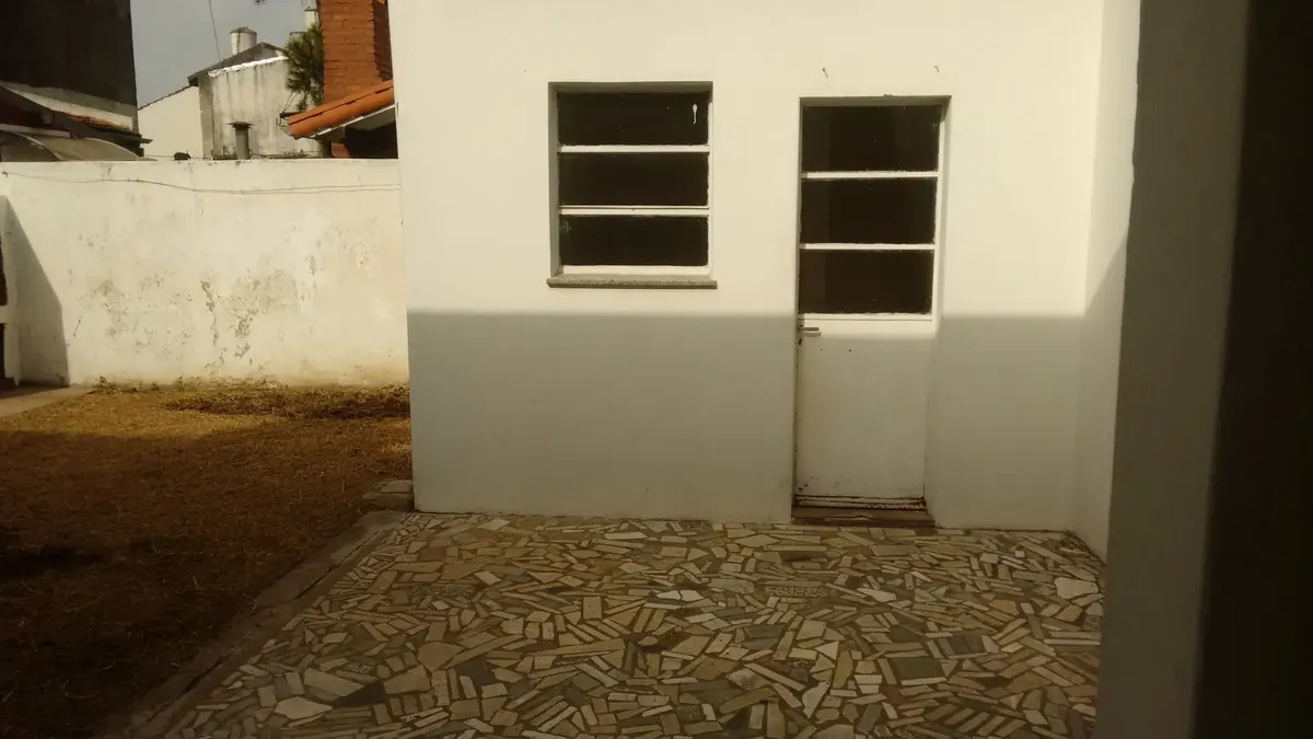 Casa para locação com 2 dormitórios em Olivos