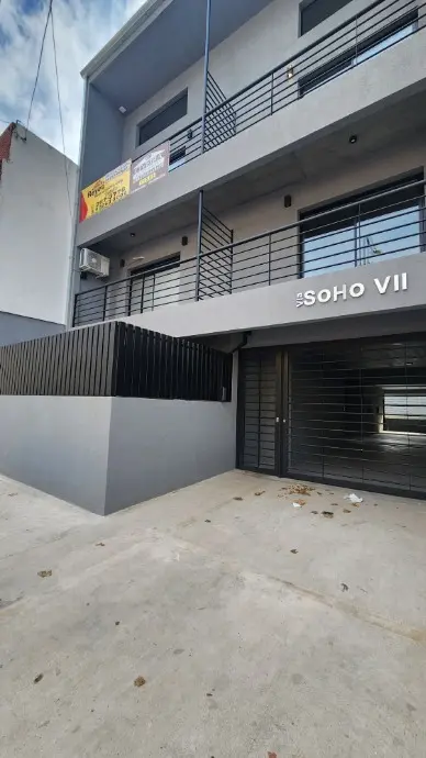 Apartamento monoambiente de 55 m² com pátio em Lanús Oeste