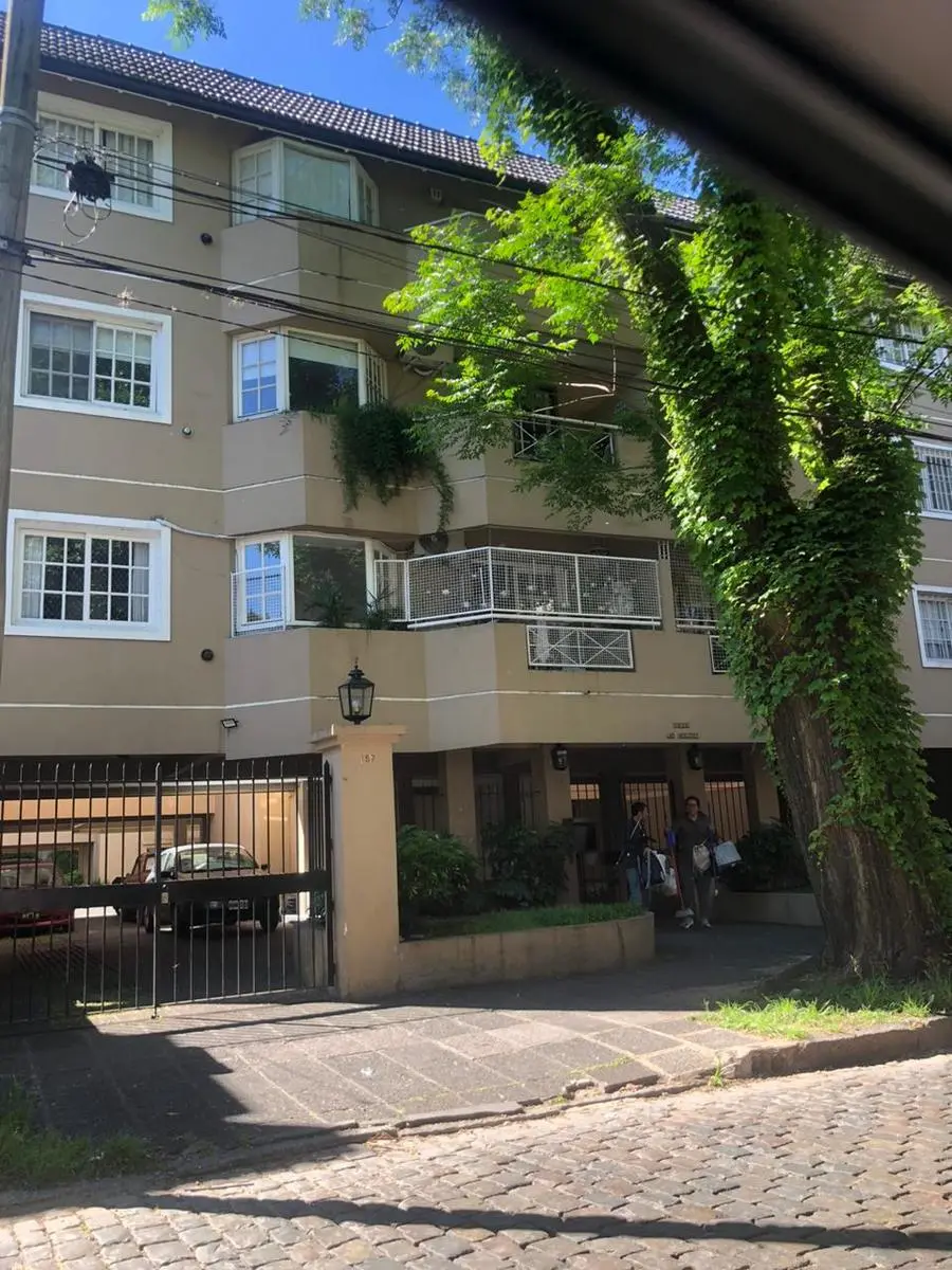Departamento de 3 ambientes con cochera en San Isidro Centro