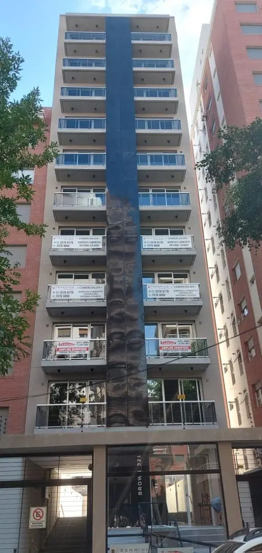 Two-room apartment with balcony and parking in Quilmes