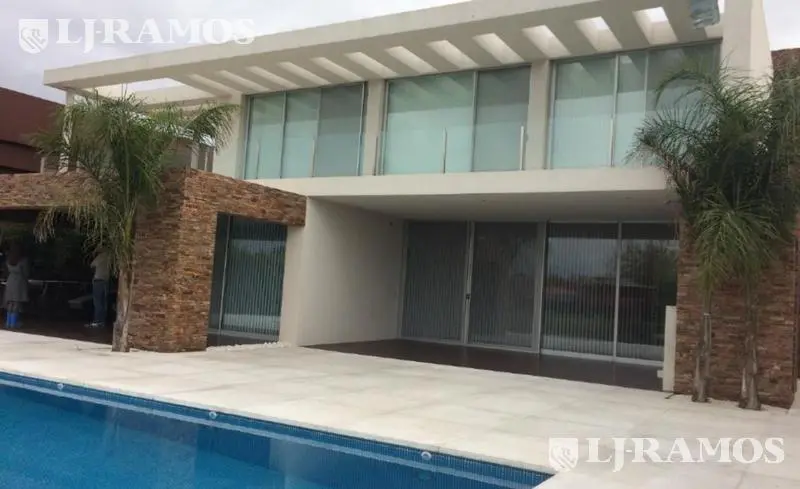 Modern house on the lagoon with 5 bedrooms in Santa Barbara, Tigre