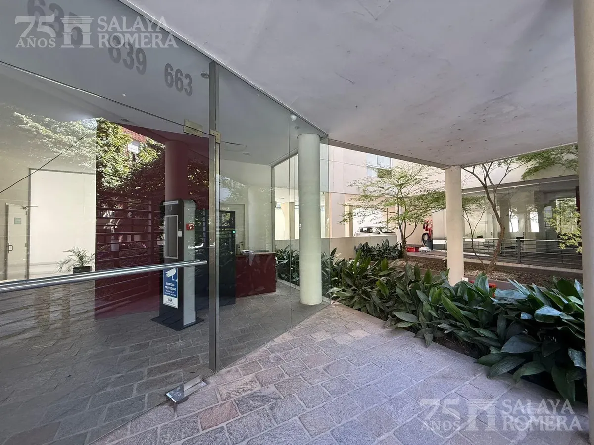 Apartamento de dois ambientes com vaga de garagem em Olivos