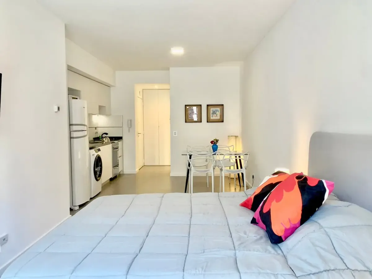 Monoambiente en Villa Crespo con balcón y amenities