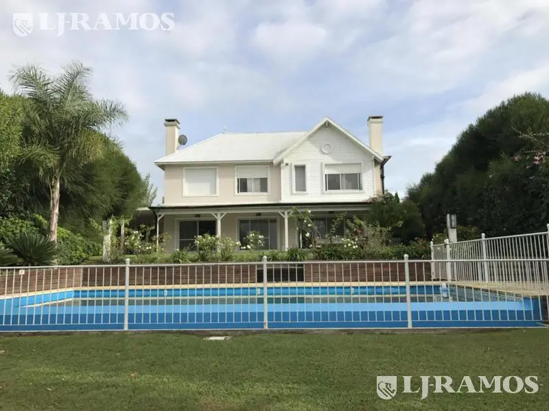 Four-bedroom house on the water in Los Castores, Tigre