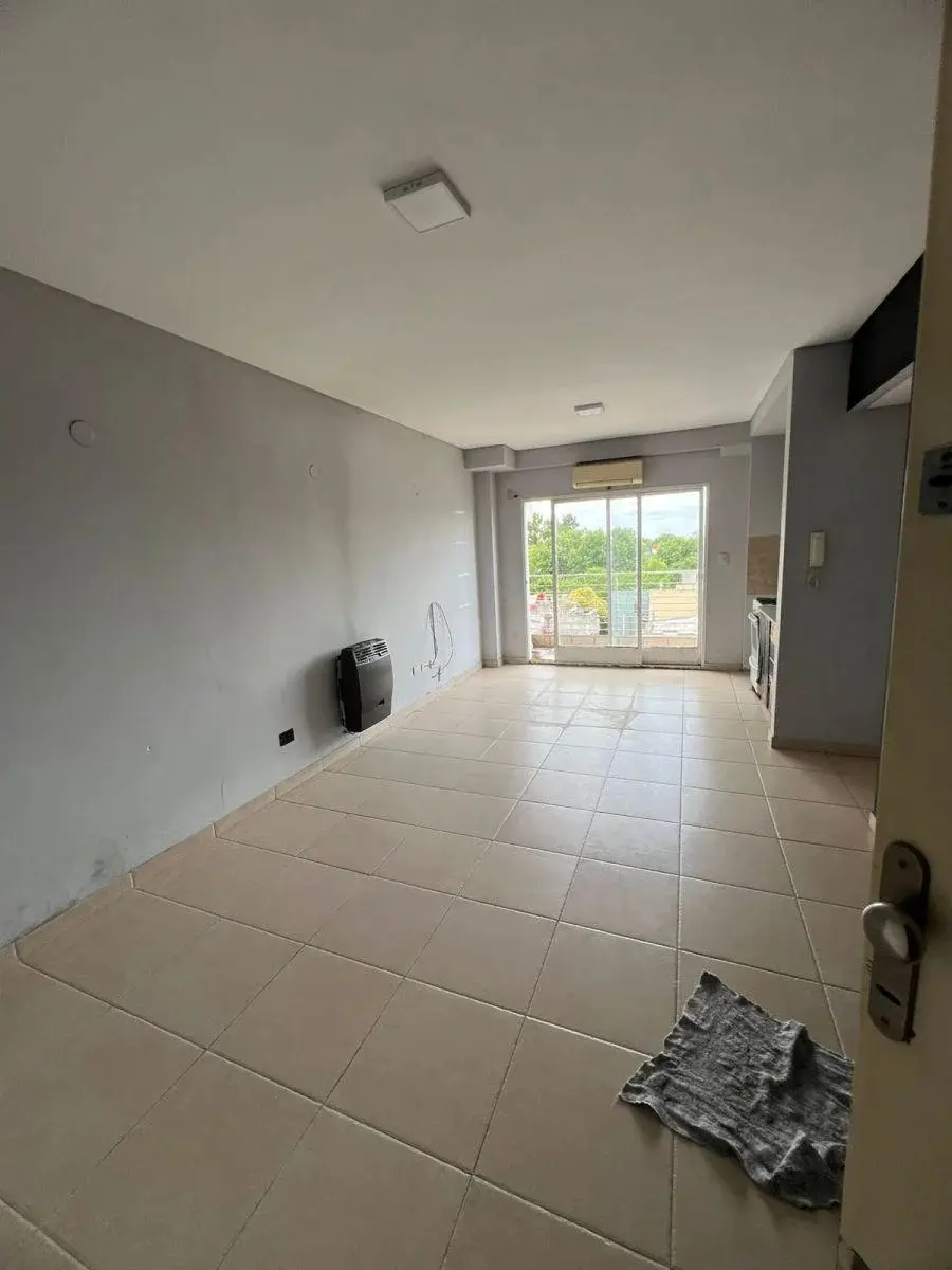 Apartamento de 2 ambientes com varanda em Liniers